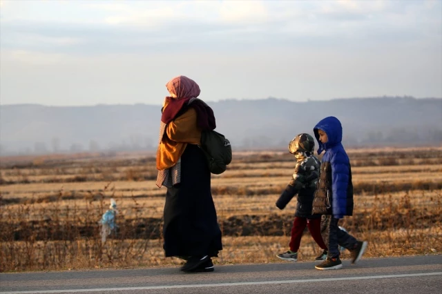 Avrupa'ya gitmek isteyen Suriyeli göçmenler sınır bölgelerine akın etti