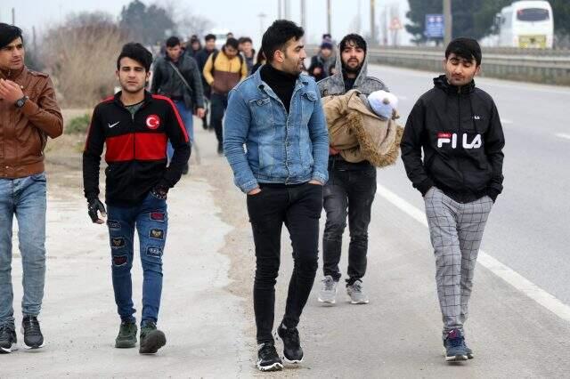 Edirne'ye yığılmaya başlayan düzensiz göçmenler, havadan görüntülendi