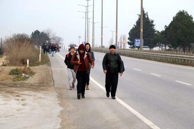 Edirne'ye yığılmaya başlayan düzensiz göçmenler, havadan görüntülendi