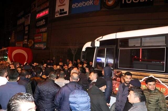 Türkiye, İdlib'deki saldırı sonrası tek yürek oldu! Vatandaşlar Mehmetçik'e destek için toplandı