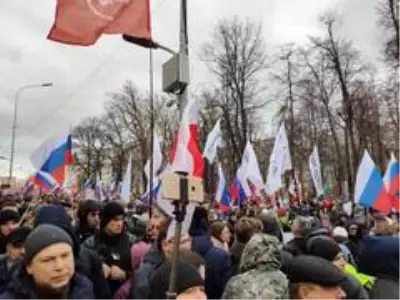 Sokağa inen binlerce protestocu Putin'in istifasını istedi