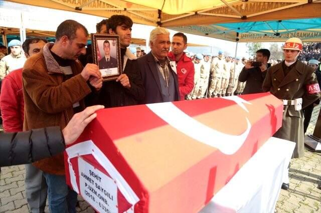 Türkiye, şehitlerini son yolculuğuna uğurladı! Cenaze törenlerinde gözyaşları sel oldu