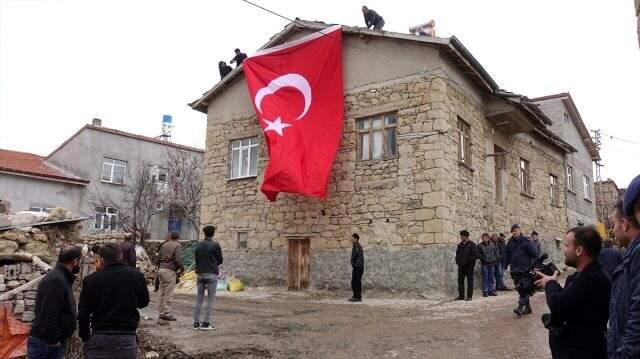 Türkiye, şehitlerini son yolculuğuna uğurladı! Cenaze törenlerinde gözyaşları sel oldu