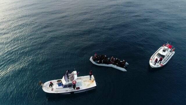 Ayvacık'tan Yunanistan'a geçmek isteyen mültecileri sahil güvenlik kurtardı