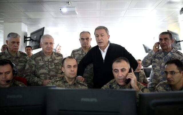 Bahar Kalkanı Harekatı'nın yönetildiği karargahta dikkat çeken uyarı levhası