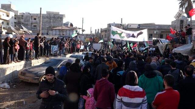 Suriyeliler, Bahar Kalkanı Harekatı'na destek için sokaklara döküldü