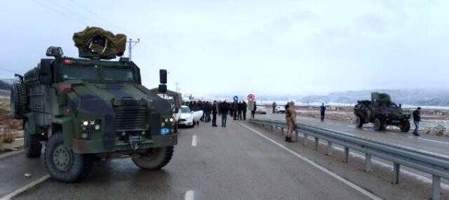 Son dakika: Gürbulak sınır kapısında teröristlerin gerçekleştirdiği roketli saldırıdan ilk görüntüler geldi