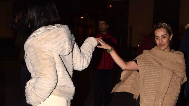 Alkolü fazla kaçıran Helin Avşar ve arkadaşı, basın mensuplarıyla tartıştı