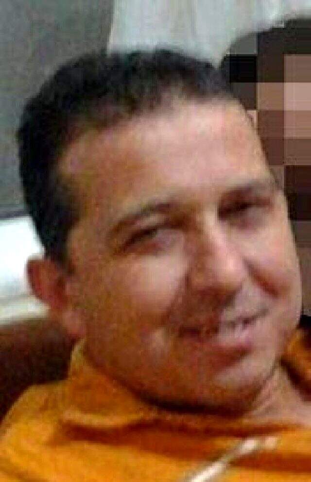 Davası devam eden kuyumcu, kendini iple ağaca astı Davası devam eden kuyumcu, kendini iple ağaca astı