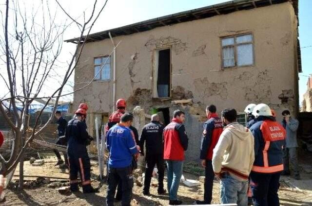 Hasar gören evine anten almak için giren depremzede, binadaki çökme sonucu hayatını kaybetti