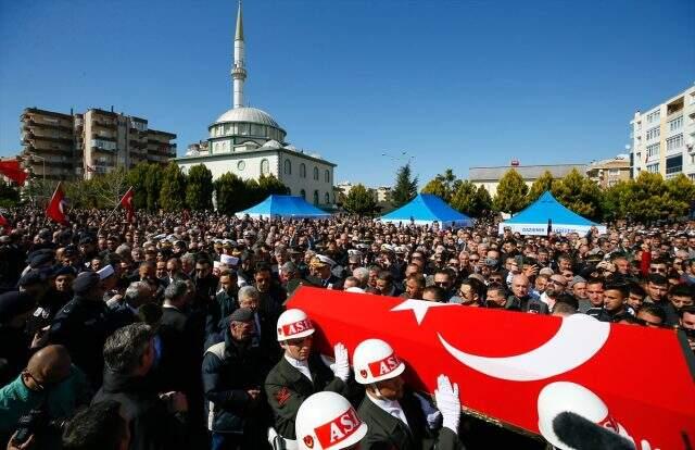 İdlib şehidinin tabutuna bırakılan Bozkurt isimli oyuncak köpek duygulandırdı