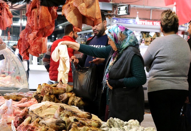 Hayvan kesimi azalınca kokoreç karaborsaya düştü!