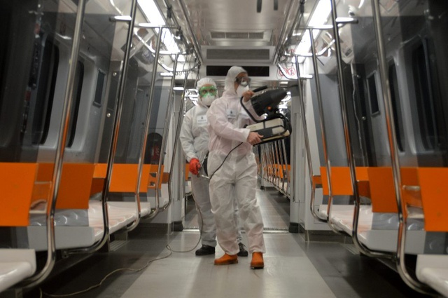 Metro vagonları koronavirüse karşı nano teknoloji ile temizleniyor