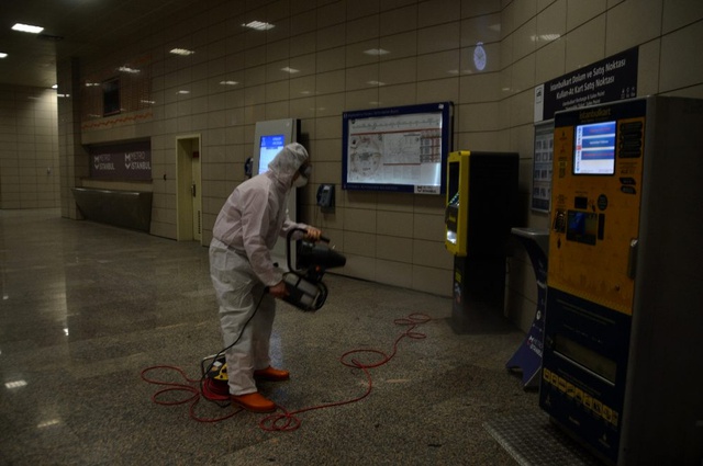 Metro vagonları koronavirüse karşı nano teknoloji ile temizleniyor