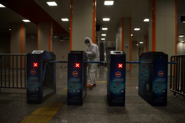 Metro vagonları koronavirüse karşı nano teknoloji ile temizleniyor