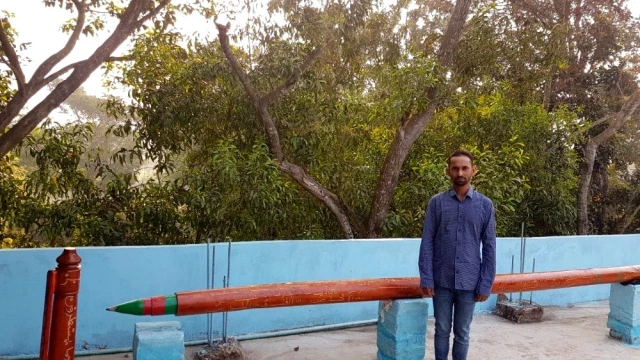 Bangladeşli genç, Cumhurbaşkanı Erdoğan'a hediye etmek için dünyanın en büyük kalemini üretti
