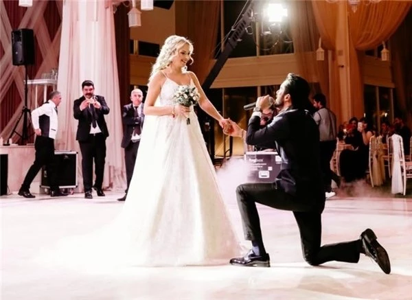 Oyuncu Emrah Akduman ile Gökçe Mavuş evlendi