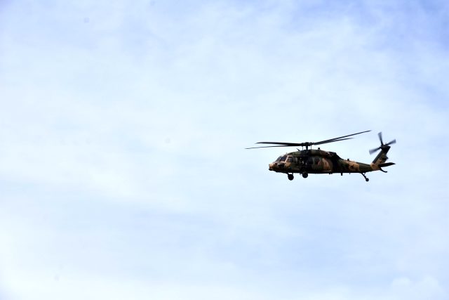 Suriye sınırında askeri helikopter hareketliliği! İlk yardım hastanesine iniş yaptı