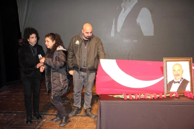 Ünlü sanatçı Kıvanç Uğraşbul son yolculuğuna uğurlandı
