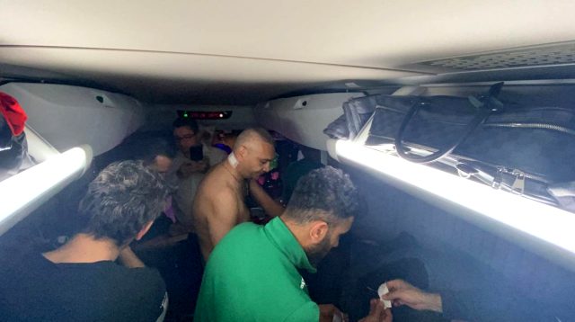 Kimliği belirsiz kişiler, Aytemiz Alanyaspor kafilesini taşıyan otobüse taşlı saldırı düzenledi
