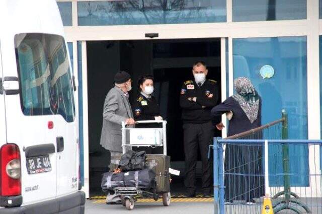 Kayseri'de yaşlı kadın, umre dönüşü koronavirüs şüphesiyle gözlem altına alındı Kayseri'de yaşlı kadın, umre dönüşü koronavirüs şüphesiyle gözlem altına alındı