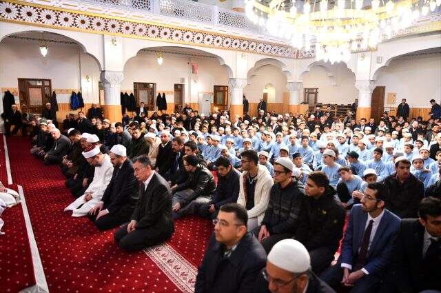 Diyanet İşleri Başkanı, namaz kılan insanın kötülük yapmayacağını, hak yemeyeceğini ifade etti Diyanet İşleri Başkanı, namaz kılan insanın kötülük yapmayacağını, hak yemeyeceğini ifade etti