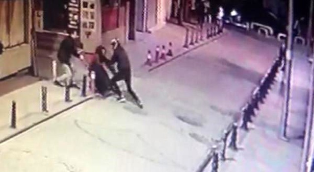 Altın dolu valizle gaspa uğrayan kuryeyi, karısı kurtardı