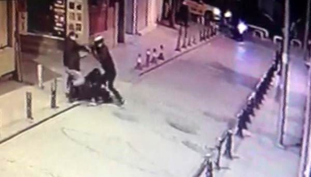 Altın dolu valizle gaspa uğrayan kuryeyi, karısı kurtardı