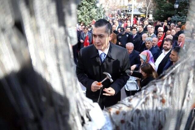 İdlib'de şehit olan askerlerimizin künyeleri Şehit Ağacı'na asıldı