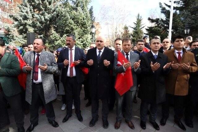 İdlib'de şehit olan askerlerimizin künyeleri Şehit Ağacı'na asıldı