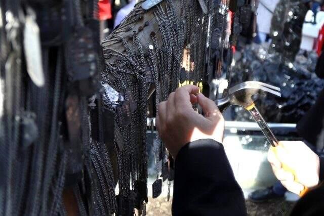 İdlib'de şehit olan askerlerimizin künyeleri Şehit Ağacı'na asıldı