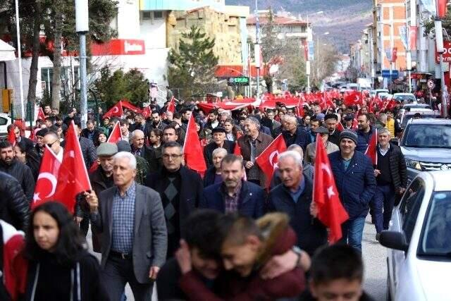 İdlib'de şehit olan askerlerimizin künyeleri Şehit Ağacı'na asıldı