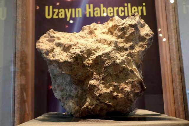 Tarlada bulduğu gök taşını satılığa çıkardı! 410 bin TL verdiler satmadı