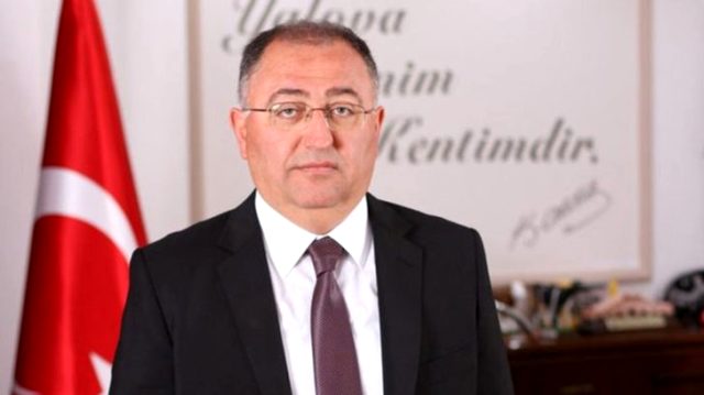 Yalova Belediyesi'nde geçici başkanlığa AK Partili <a class='keyword-sd' href='/mustafa-tutuk/' title='Mustafa Tutuk'>Mustafa Tutuk</a> seçildi