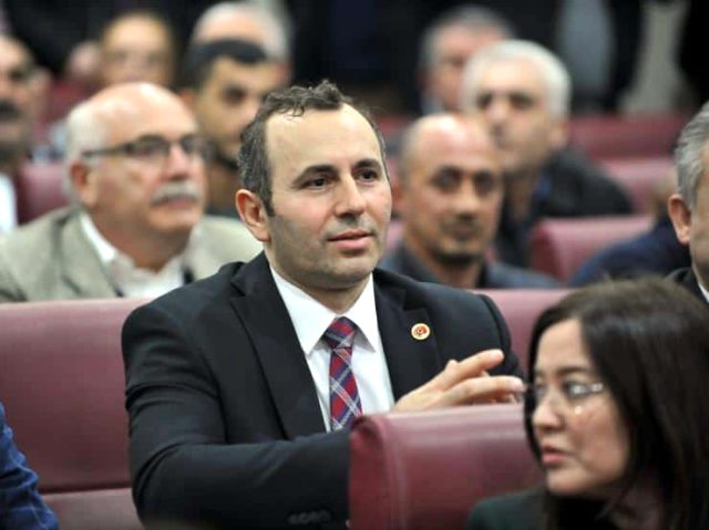 Yalova Belediyesi'nde geçici başkanlığa AK Partili Mustafa Tutuk seçildi