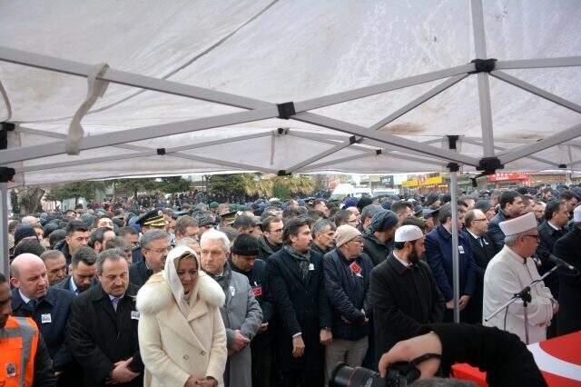 İYİ Partili Aylin Cesur, şehit cenazesindeki fotoğraflarla ilgili suskunluğunu bozdu