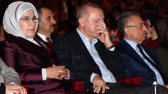 Erdoğan, şehit annelerinin konuşmalarının yer aldığı videoyu izlerken gözyaşlarını tutamadı