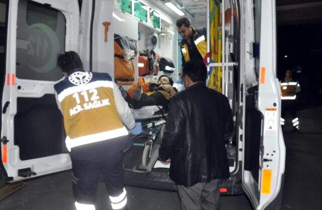 Genç kadın, boşandığı eşinin sevgilisini bıçaklayarak ağır yaraladı Genç kadın, boşandığı eşinin sevgilisini bıçaklayarak ağır yaraladı