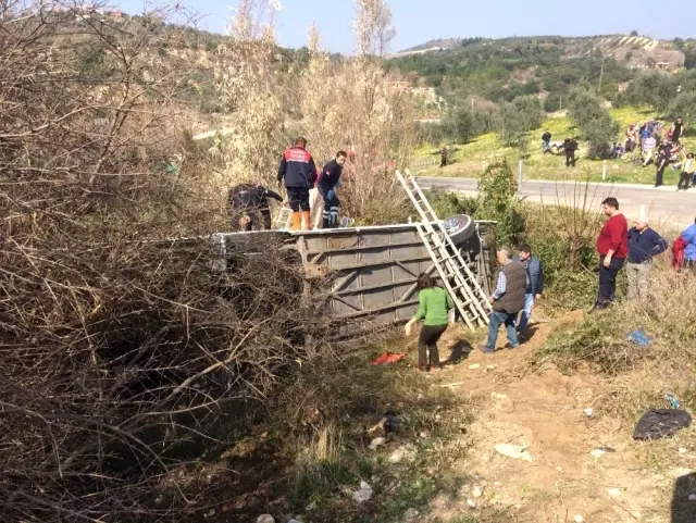 Geziden dönen otobüs şarampole yuvarlandı: 2'si ağır 32 kişi yaralandı