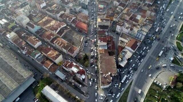 İstanbul'da isyan ettiren trafik çilesi! 3 kilometrelik yolu 1 saatte gidiyorlar