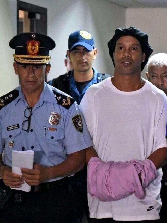 Ronaldinho, 6 ay hapis cezasına çarptırıldı