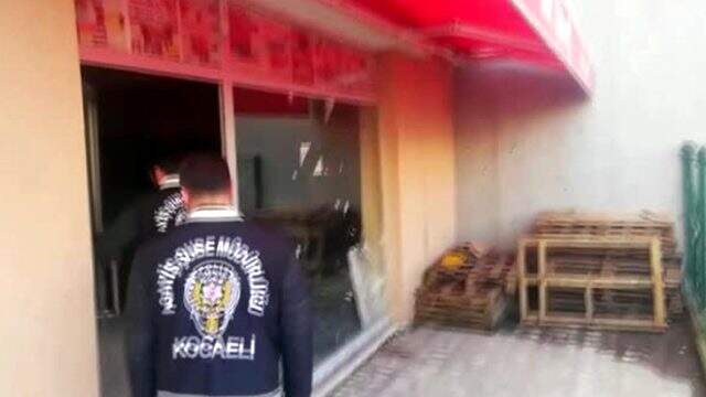 Fabrikadan 130 bin lira değerinde otomobil lastiği çalan hırsızlar MOBESE'leri izleyen polis ekiplerinin operasyonuyla yakayı ele verdi