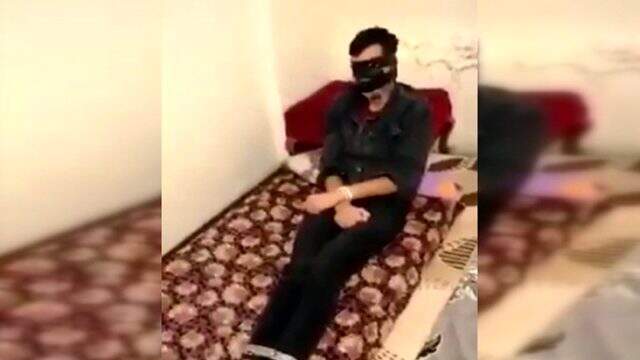 Elektrikle işkence edilen Afganistanlı gencin görüntüleri ortaya çıktı Elektrikle işkence edilen Afganistanlı gencin görüntüleri ortaya çıktı