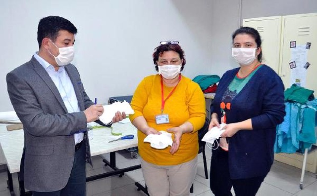 Turgutlu Devlet Hastanesi, fırsatçılara karşı kendi cerrahi maskesini üretmeye başladı