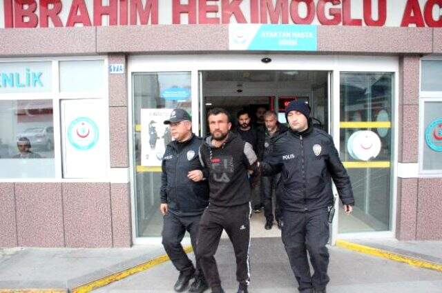 <a class='keyword-sd' href='/kavga/' title='Kavga'>Kavga</a> sırasında yanlışlıkla ablasını öldüren zanlı, sağlık kontrolüne giderken şarkı söyledi