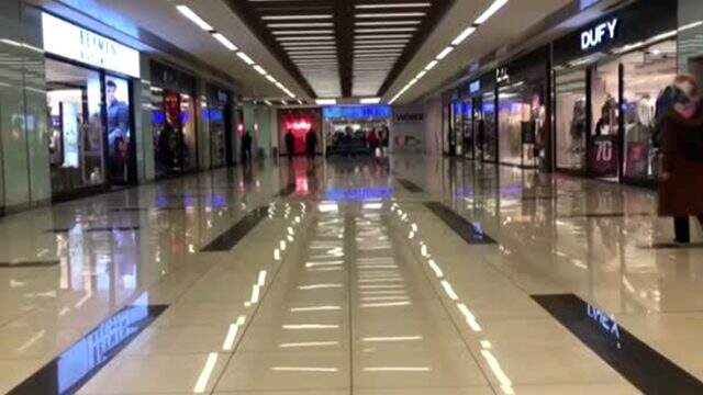 Birçok sektörü olumsuz etkileyen koronavirüs tehdidi, alışveriş merkezlerini de vurdu