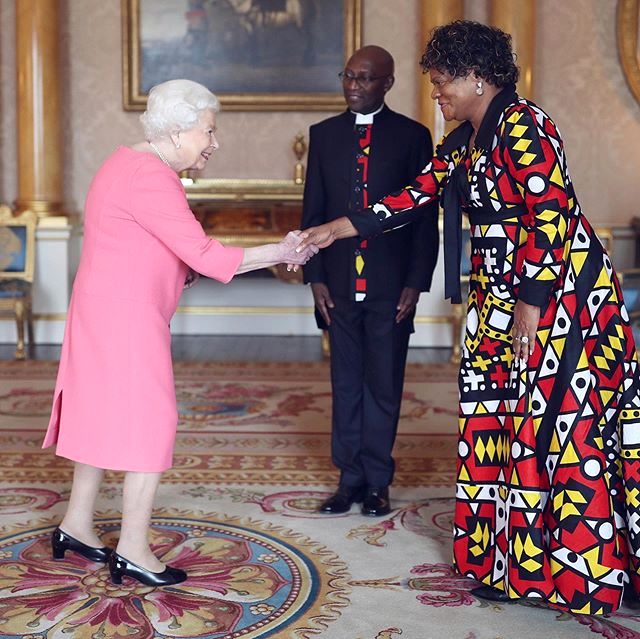 Kraliçe Elizabeth koronavirüs korkusuyla Buckingham Sarayı'nı terk etti