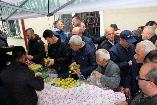Köy muhtarı fırsatçılara inat kolonyayı 1 liraya sattı