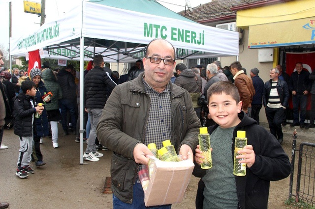 Köy muhtarı fırsatçılara inat kolonyayı 1 liraya sattı
