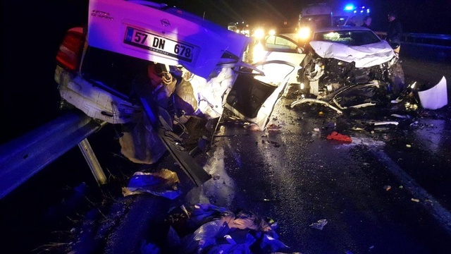 Sinop'ta meydana gelen trafik kazasında 4 kişi öldü, 6 kişi yaralandı